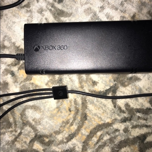 Xbox 360 with 2 games - Picture 6 of 8
